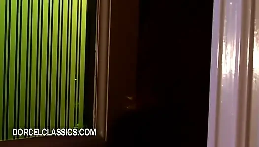Priscila Sol maskeli erkeklerle sert grup seks yapıyor