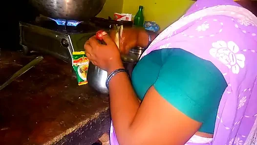 Bu guru tamil lagi asik di ruangan dapur pakai handjop hasband