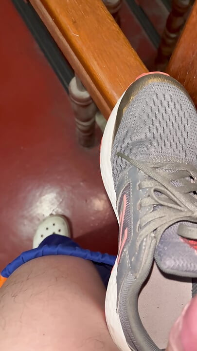 Skjut kvinnornas skor på 2: a våningen