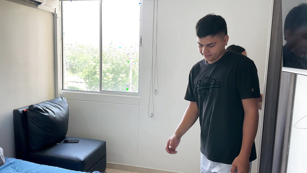 Delim hotelsku sobu sa svojom latino najboljom prijateljicom i jebem njeno ogromno dupe, osvetim se njenoj ukusnoj pički. Seks sa ManuelaAlvarez