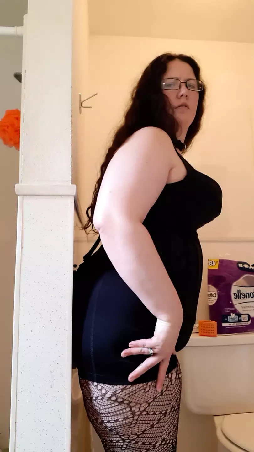 BBW PAWG MILF Fucks Dildo in Bathroom for Daddy
