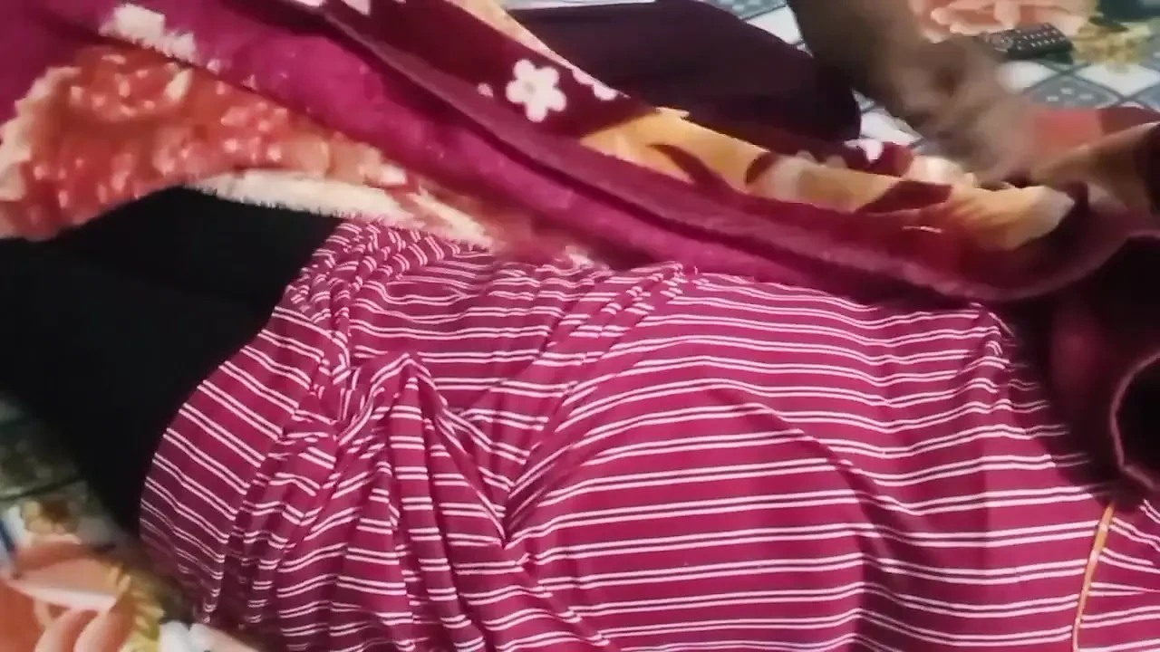 Bhabhi cantik India berkongkek dengan suaminya.