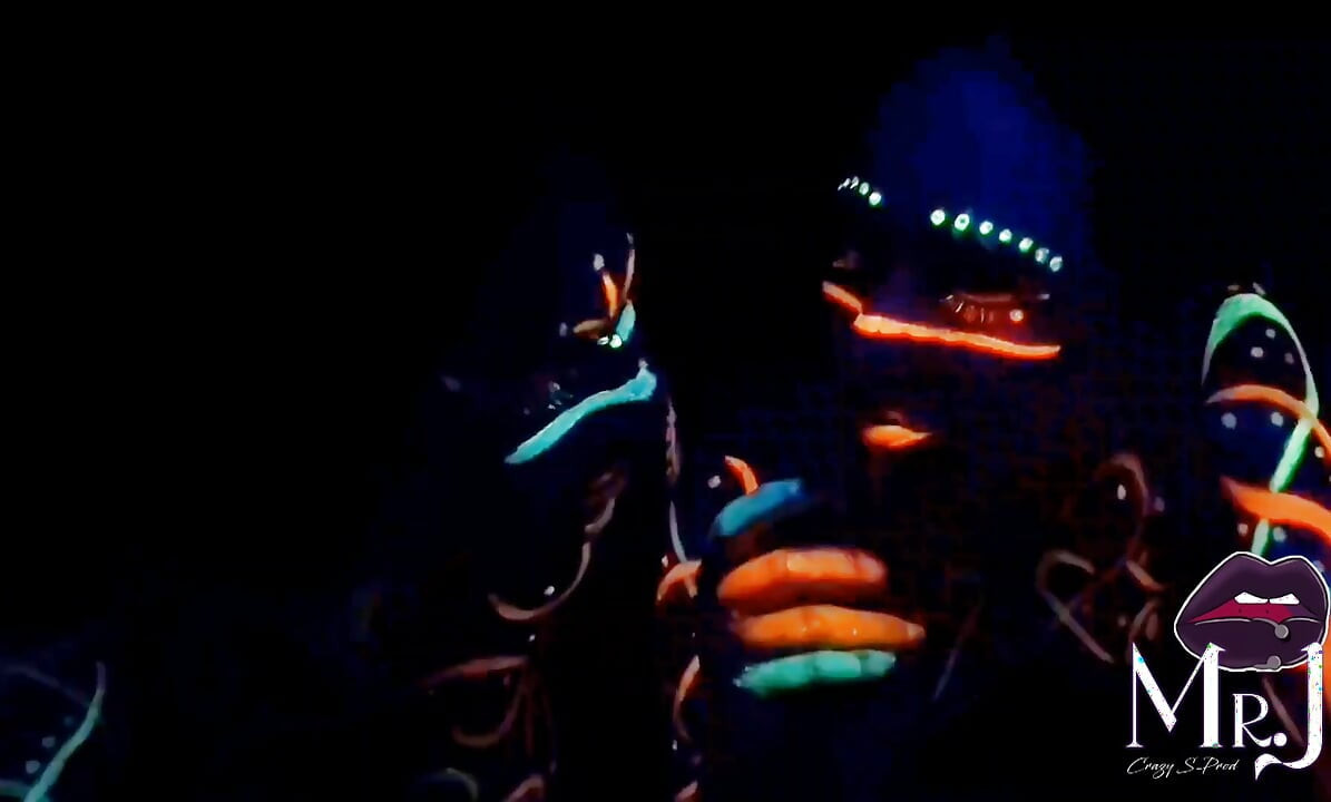 Σεξ και UV ζωγραφική με Nyx & Dmona