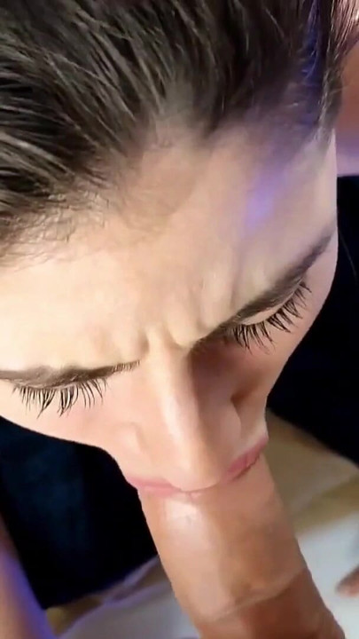 SHANAXNOW RECEIVING MASSAGE ASSJOB AND THROATPIE | Clip 3