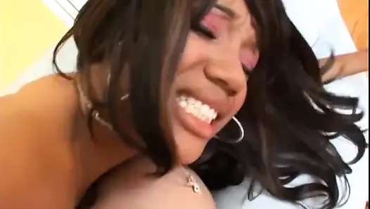 Ngentot anal ganda cewek mungil kulit hitam