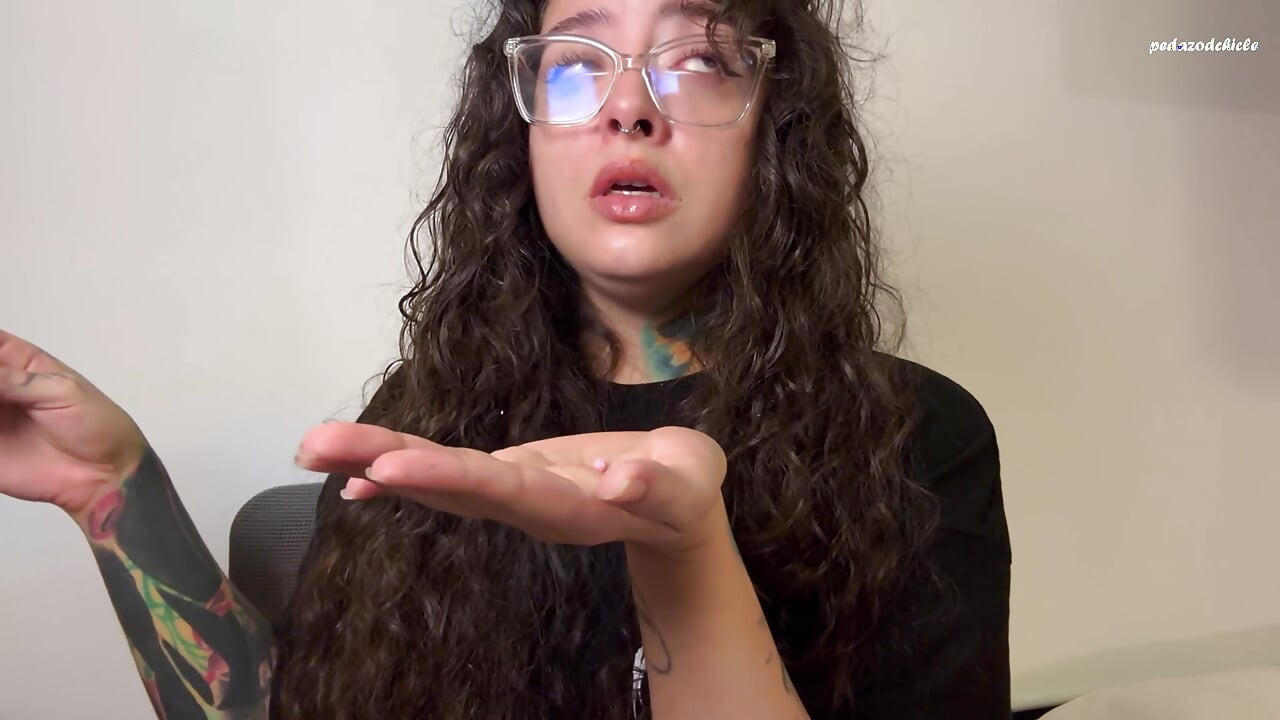 The Giantess Found a Man Curled up to Sneeze on Him