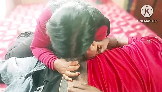 Yalnız colleage kız yemek teslimi yapan bir oğlanı baştan çıkarıyor ve sonunda iyi bir orgasamla bitiyor - gerçek yüksek sesle inleyen tam tamil ses