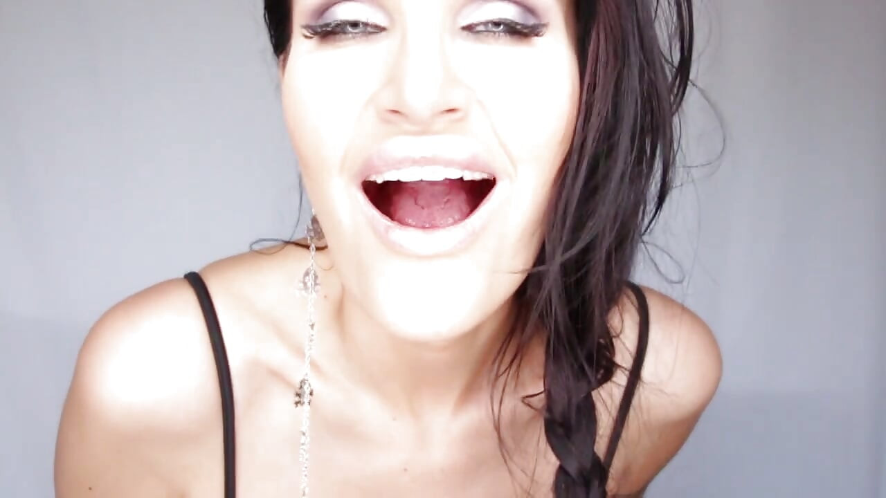 Svázaná ke mně a k mému sexy prádélku