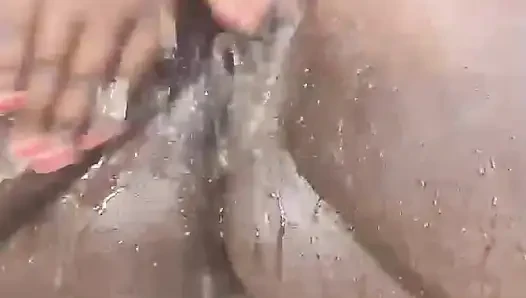 Squirting auf der couch
