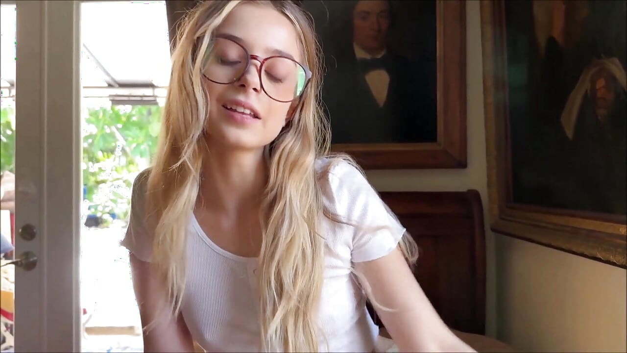 Joacă joc secret cu sora vitregă - Molly Little - terapie de familie