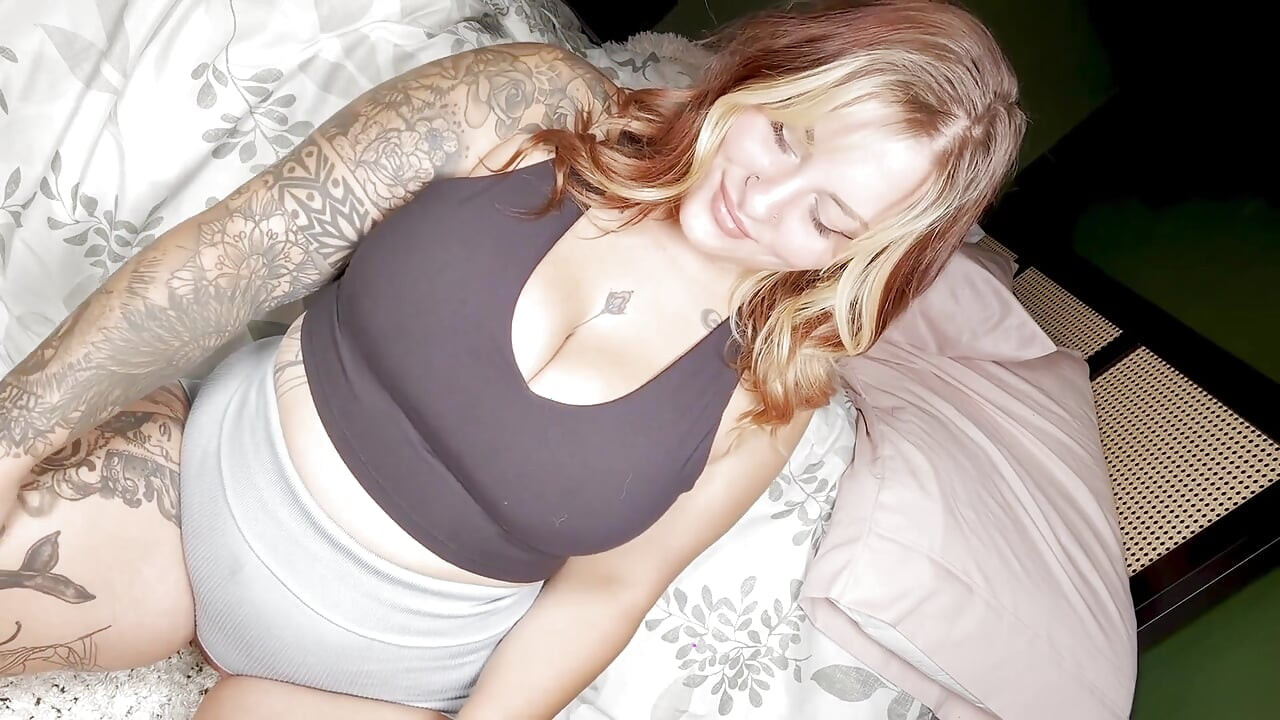 Sua madrasta bestfriends faz você acariciar para ela