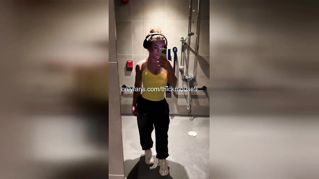 18 år gammel TikTok Thots fitte eksploderer på kamera! Usensurert gape