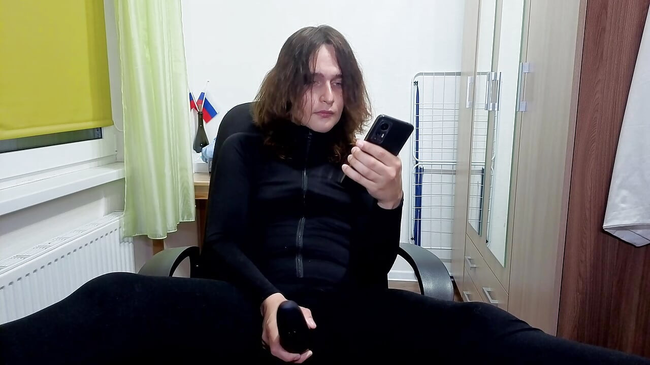 Solo with anal plug