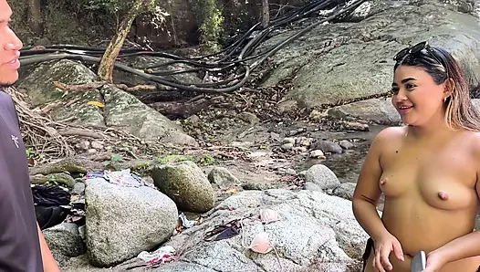 2 Latina swallow 2 cocks of strangers in the middle of the forest