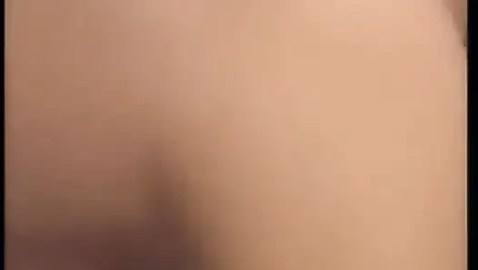 Немецкую брюнетку с натуральными формами фистят в винтажном ЖЖМ разрыве в возрасте