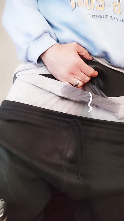 Υγρές, βρώμικες κάλτσες, εσώρουχα. Εξαιρετικά βρώμικη χοιρομητέρα