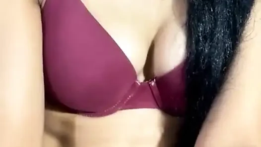 Meine junge indische kitty-ehefrau zeigt ihre muschimassage und ihren arsch mit lovense full horney