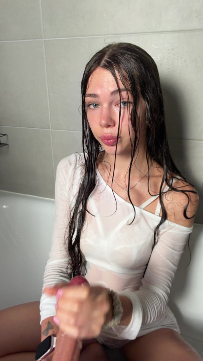 Im drepping wet and giving this dildo a slow soapy handjob