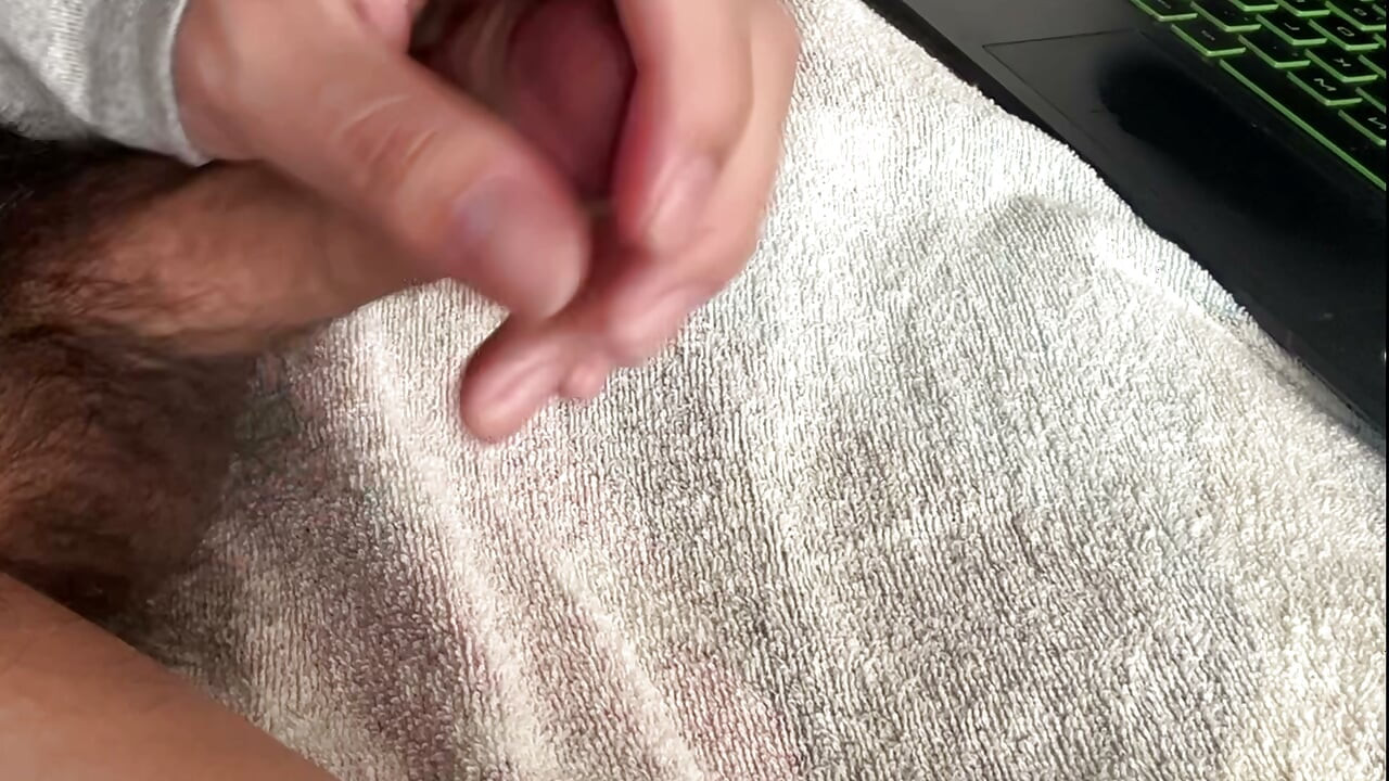 POV: дрочу и кончаю густой спермой