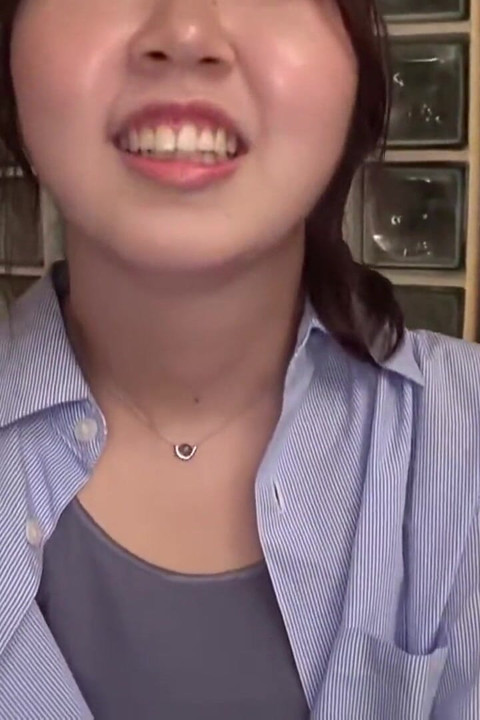 훌륭한 기준을 가진 부드러운 미녀는 잊을 수 없는 사적인 만남에서 그녀의 비밀 열정을 드러냅니다.