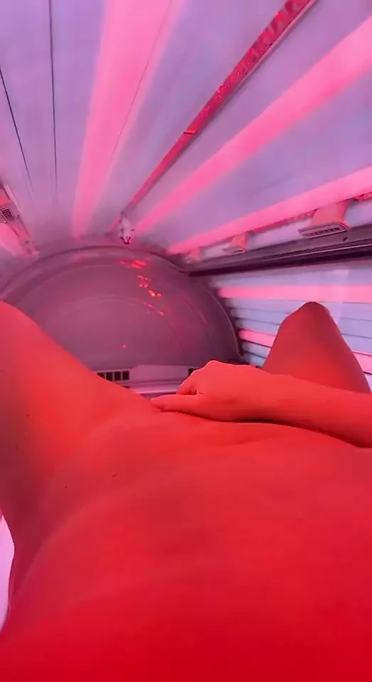 German milf in sun bed uses fingers