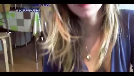 Sarışın genç kız dildoya biniyor