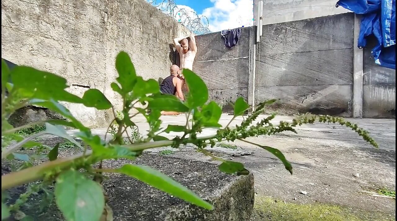 Kamera di dalam hutan merakam dua hetero fucking