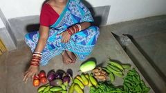 Indische groenten die meisje verkopen, heeft harde openbare seks met oom