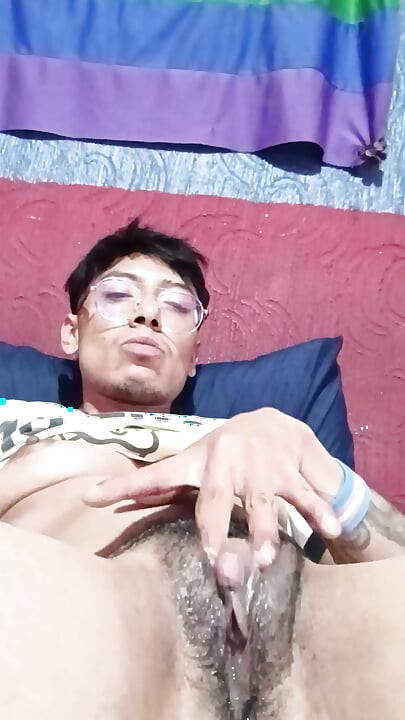 Hombre fem se pajea