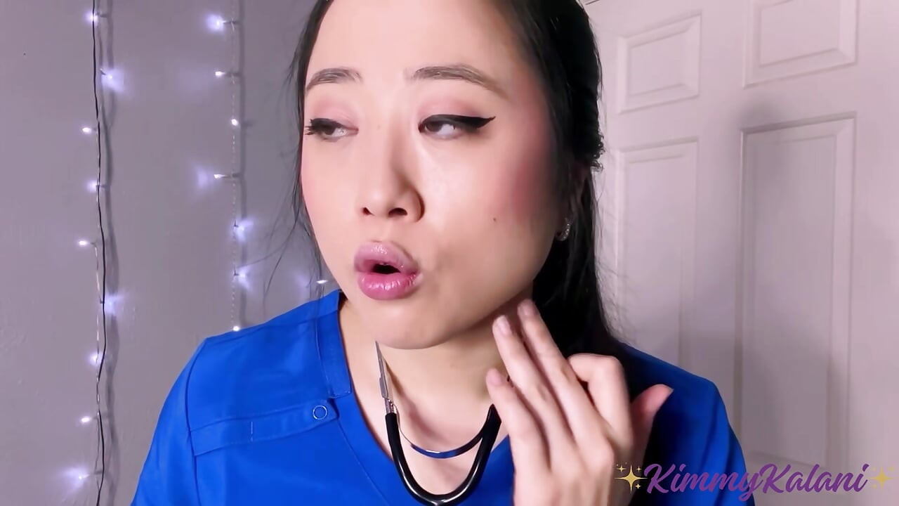 Azjatycka pielęgniarka daje ci badanie lekarskie i lekarstwo -ASMR BJ