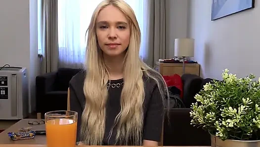 Sexy studentin braucht geld - Interview