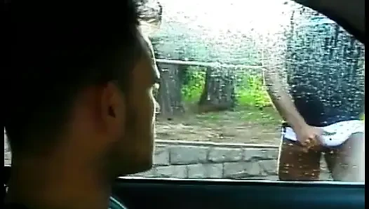 Eşcinsel adam göt deliğini büyük bir yarakla sert siktirmeyi seviyor