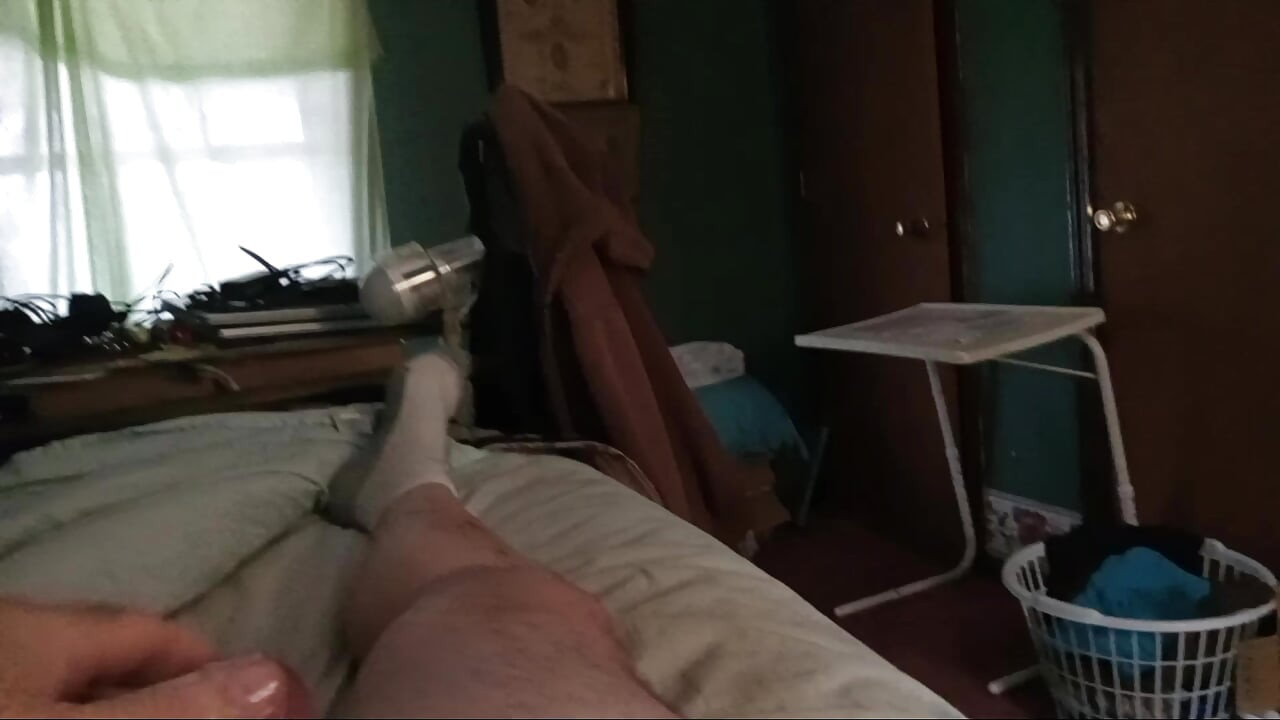 Yatmadan önce biraz eğleniyor