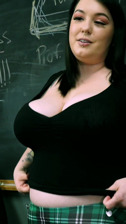 La BBW Alexxxis fait l’impensable sur un crédit supplémentaire après les cours