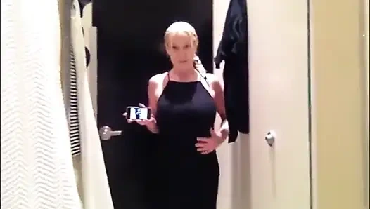 Ruang ganti muncrat seru