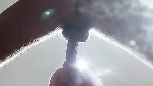 Aku lagi asik nyepong kontol sampai dicrot sperma hangatku