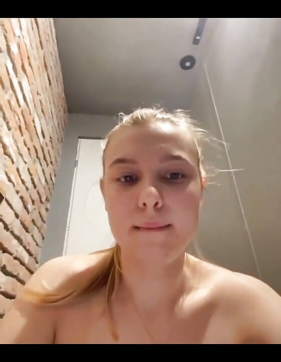 在公共淋浴间做爱. 公共大假阳具操菊花操逼.