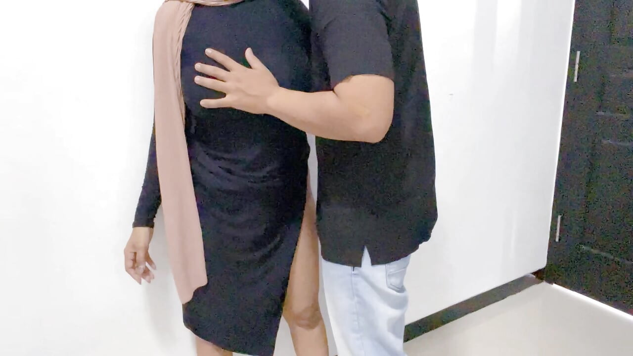 Seduced by my friend's sexy mom