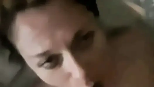 Fütterte seinen schwanz