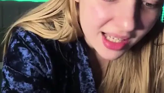Трахаю киску и сквиртую в домашнем видео