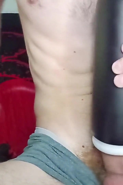 Želiš li me već gledati kako završavam, misleći na tebe? Kako mogu sanjati o milovanju tvoje sočne guzice?