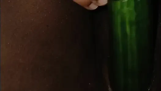 Ibu tiri ngentot dildonya yang bisa dimakan