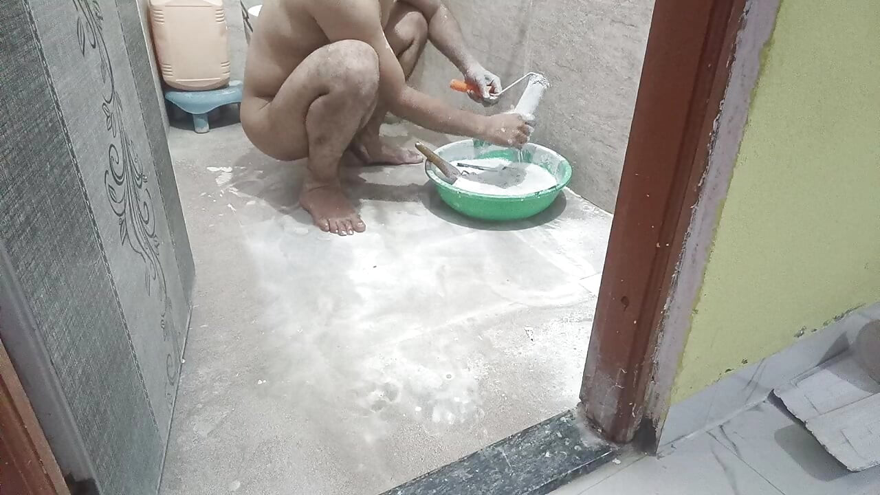 Nanga hokar denting painting chal rahi hai