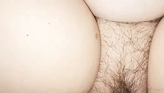 Cewek semok kulit putih dientot dan pamer memek aduhainya