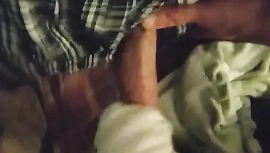 Ngocok kontol dengan kaus kaki putih dengan kaus kaki seksi