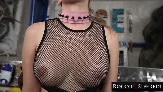 Rocco siffredi - cewek rambut pirang dengan kuncir dientot habis-habisan