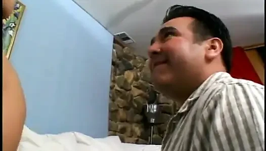 Cewek dewasa rambut pirang ini lagi asik fingering beceknya sampai orgasme intens