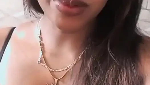 Antara keinginan dan godaan... Aku tidak berpikir tentang hal itu begitu banyak ... Lihat saja aku