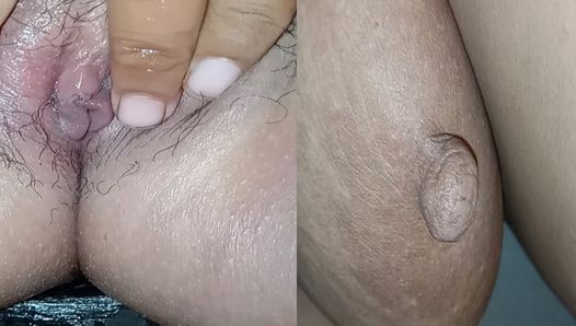 Adoro masturbarmi con le dita nella mia figa paffuta