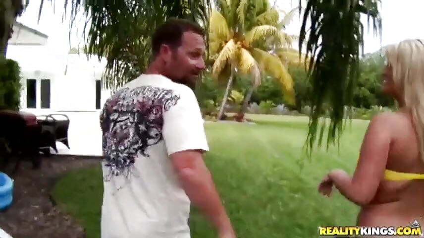 MILF Hunter - Hotel Beach Snack Stop Juliie Lets Taste Flavor Then Hunter Takes Her Home to Fuck